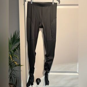 ALO Yoga Black Leggings with zippered ankles